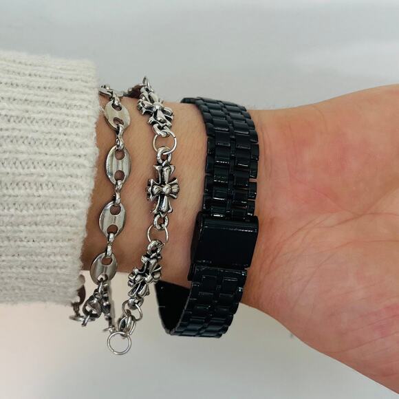 Casio Digital Watch Black Silver Accents Unisex Retro Y2K Quartz New - Picture 2 of 10